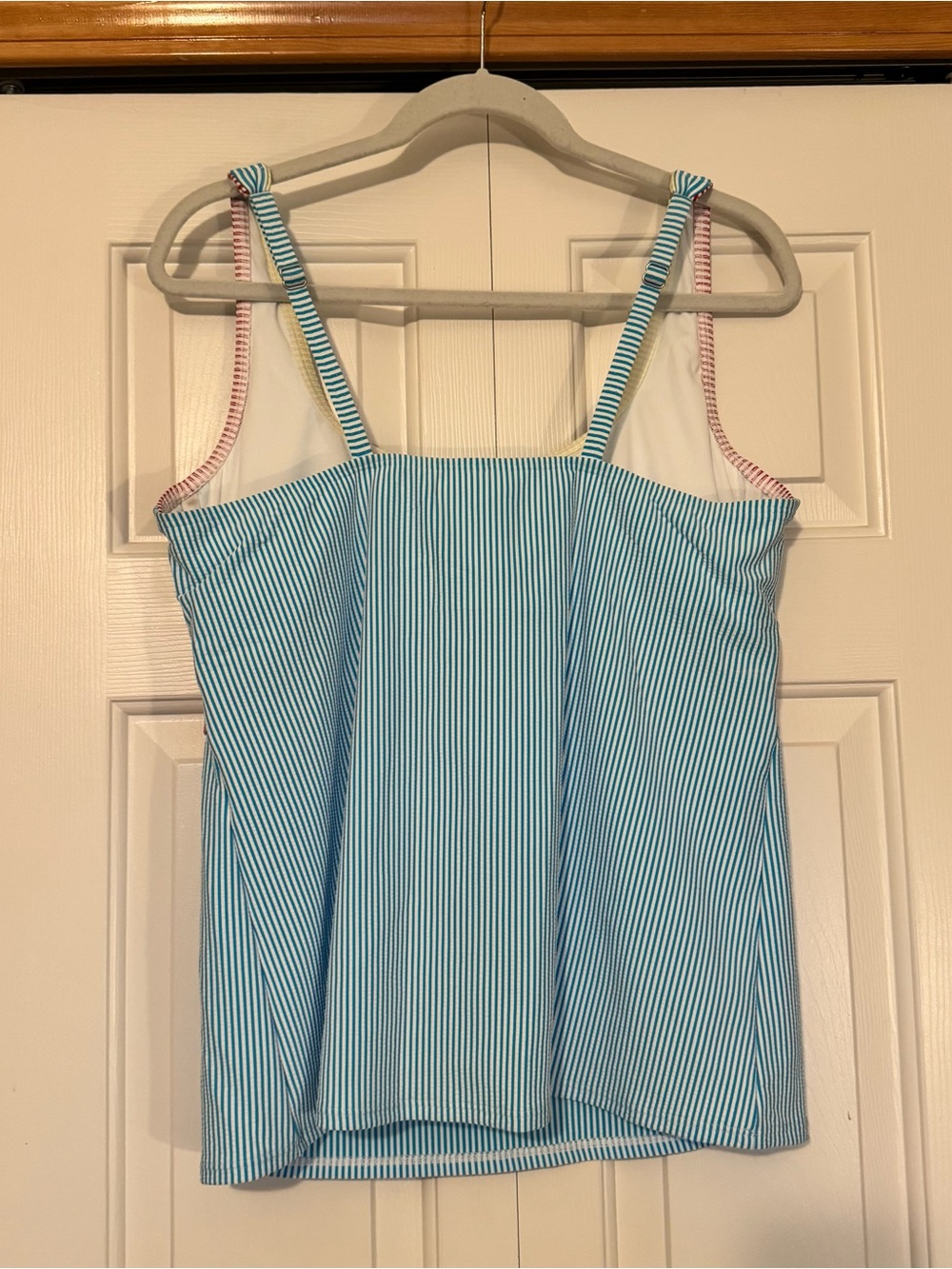 Lands’ End Scoop Neck Seersucker Tankini Top - Picture 2 of 7